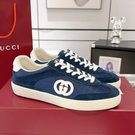 グッチ カジュアルシューズ