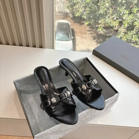 バレンシアガ サンダル