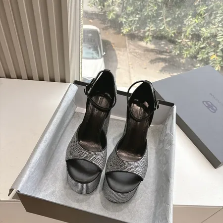 バレンシアガ サンダル