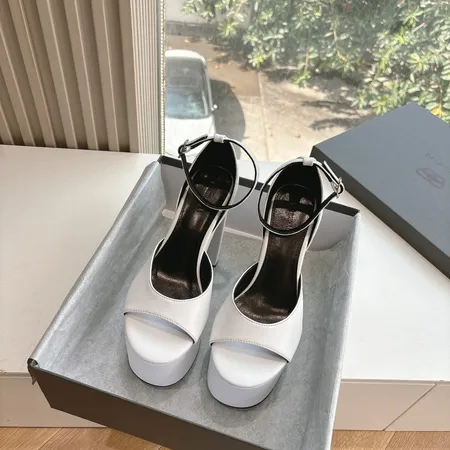 バレンシアガ サンダル