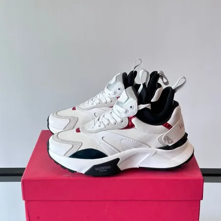 ヴァレンティノ スニーカー