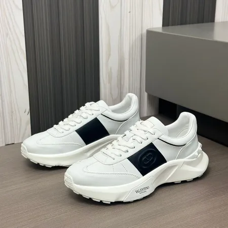 ヴァレンティノ スニーカー