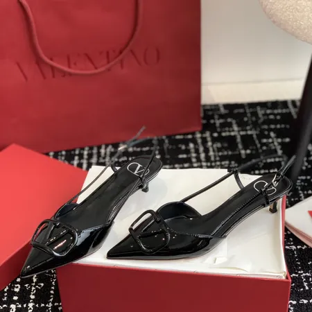 ヴァレンティノ サンダル