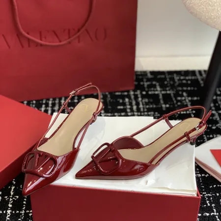 ヴァレンティノ サンダル