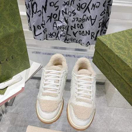 グッチ カジュアルシューズ