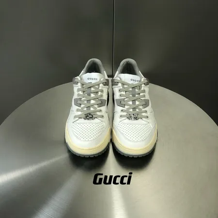 グッチ カジュアルシューズ