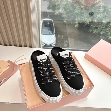 ミュウミュウ カジュアルシューズ