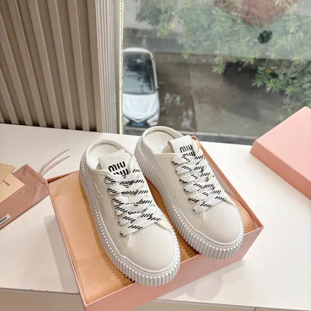 ミュウミュウ カジュアルシューズ