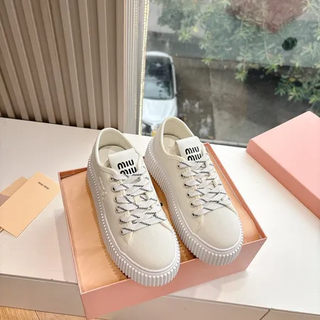 ミュウミュウ カジュアルシューズ