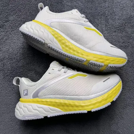 フィラ スニーカー