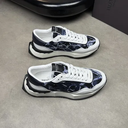 ヴァレンティノ スニーカー