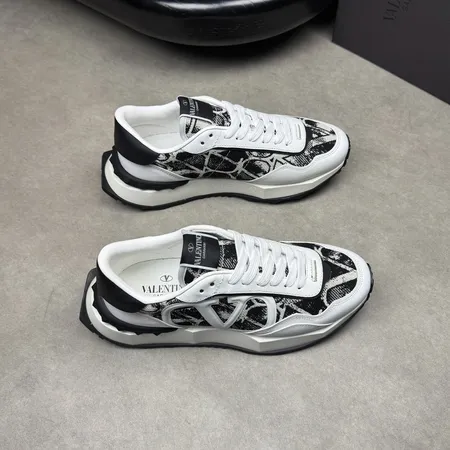 ヴァレンティノ スニーカー