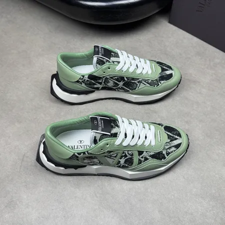 ヴァレンティノ スニーカー