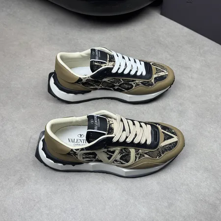 ヴァレンティノ スニーカー