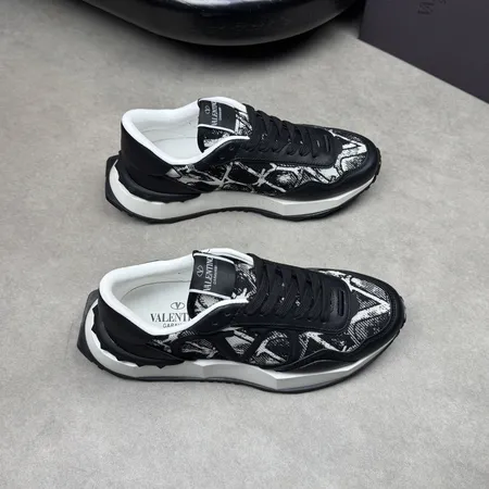 ヴァレンティノ スニーカー
