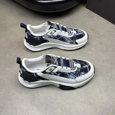 ヴァレンティノ スニーカー