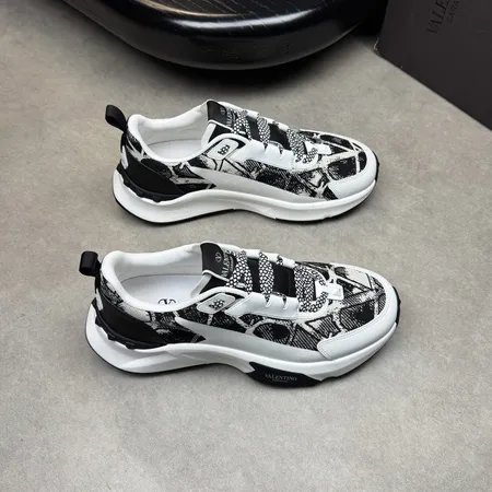 ヴァレンティノ スニーカー