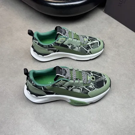 ヴァレンティノ スニーカー