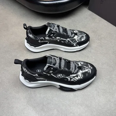 ヴァレンティノ スニーカー