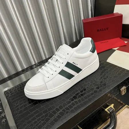 アディダス カジュアルシューズ