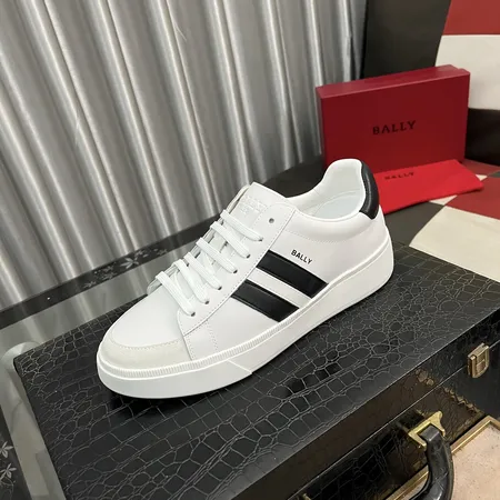 アディダス カジュアルシューズ