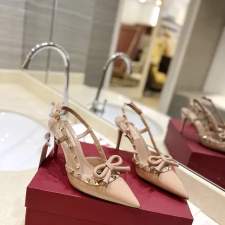 ヴァレンティノ サンダル