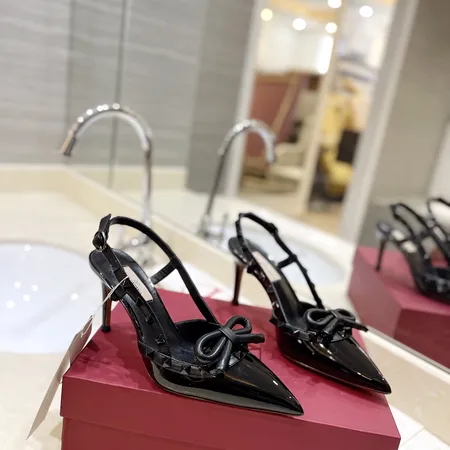 ヴァレンティノ サンダル