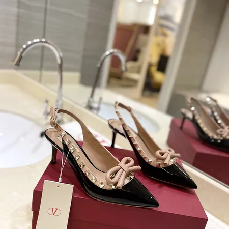 ヴァレンティノ サンダル