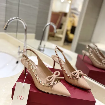 ヴァレンティノ サンダル