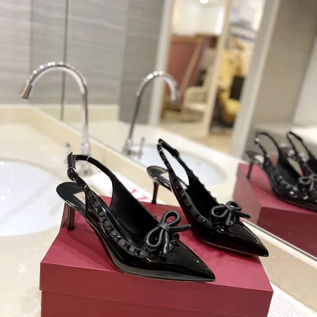 ヴァレンティノ サンダル