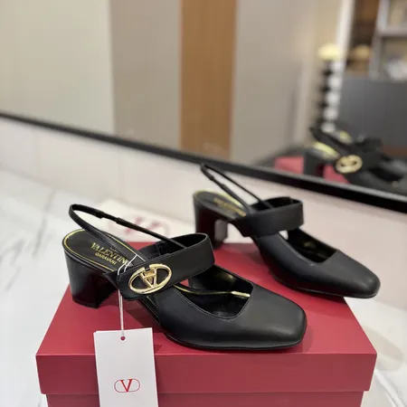 ヴァレンティノ サンダル