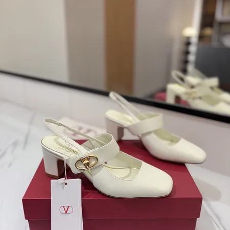 ヴァレンティノ サンダル