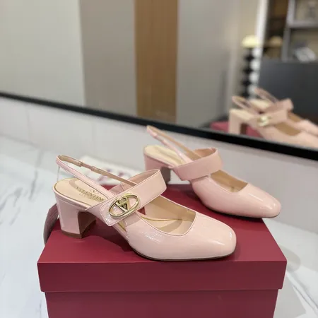 ヴァレンティノ サンダル