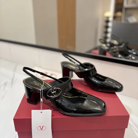 ヴァレンティノ サンダル