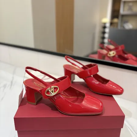 ヴァレンティノ サンダル