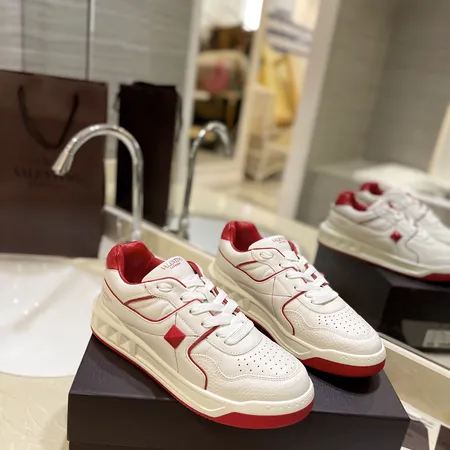 ヴァレンティノ カジュアルシューズ