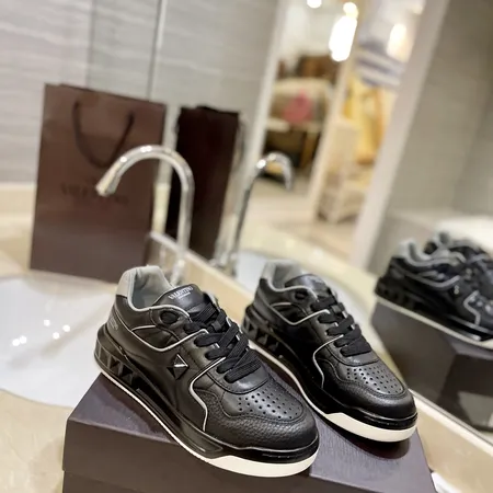 ヴァレンティノ カジュアルシューズ