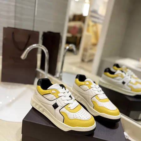 ヴァレンティノ カジュアルシューズ