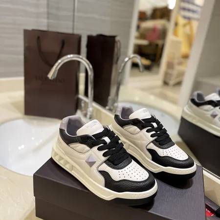 ヴァレンティノ カジュアルシューズ