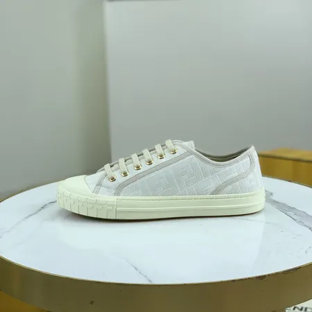 フェンディ カジュアルシューズ