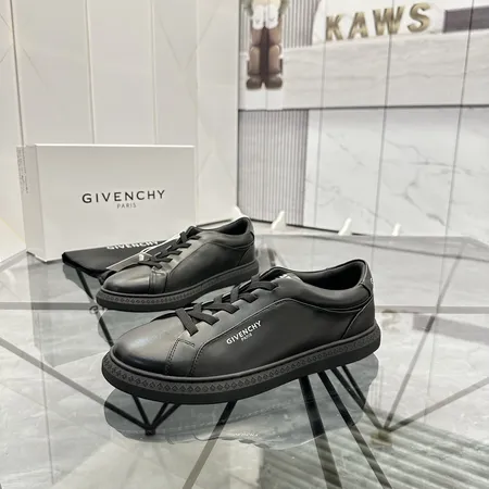 ジバンシィ カジュアルシューズ