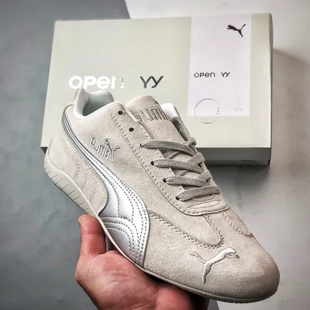 プーマ スニーカー