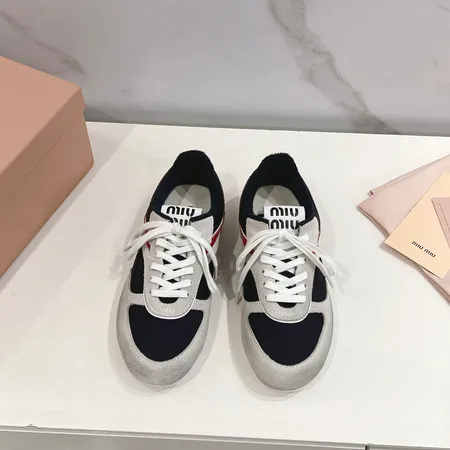 ミュウミュウ カジュアルシューズ