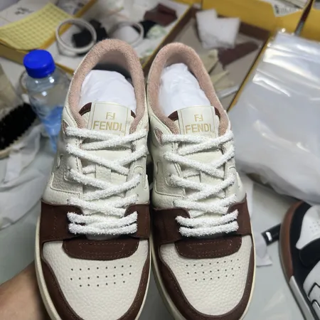 フェンディ カジュアルシューズ
