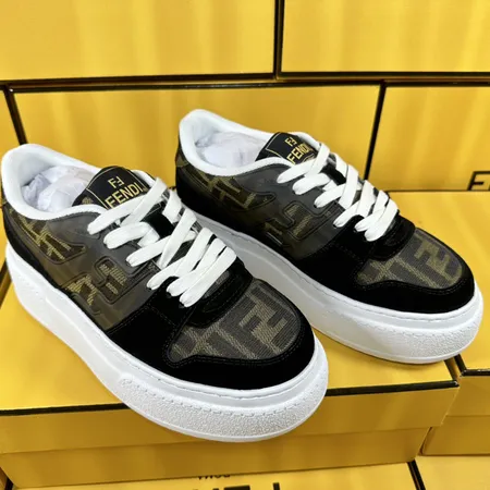 フェンディ カジュアルシューズ