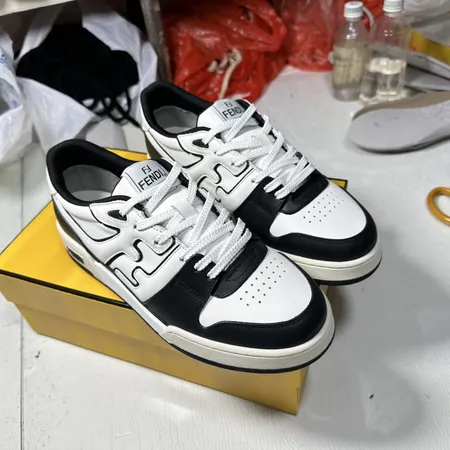 フェンディ カジュアルシューズ