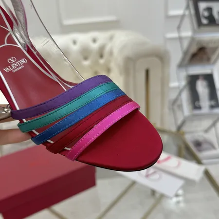 ヴァレンティノ サンダル