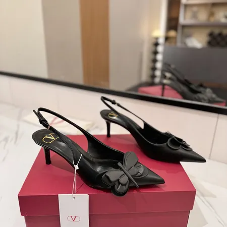 ヴァレンティノ サンダル