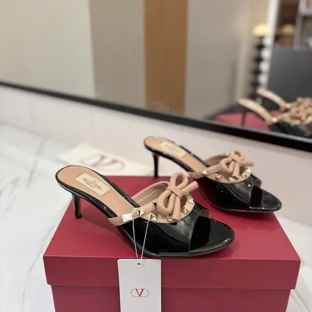 ヴァレンティノ スリッパ