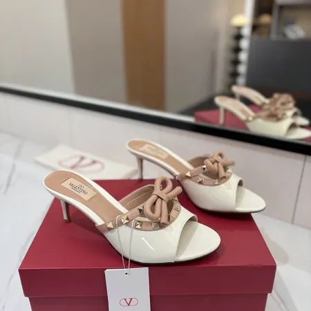 ヴァレンティノ スリッパ